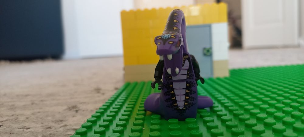 Продаю фигурки  лего