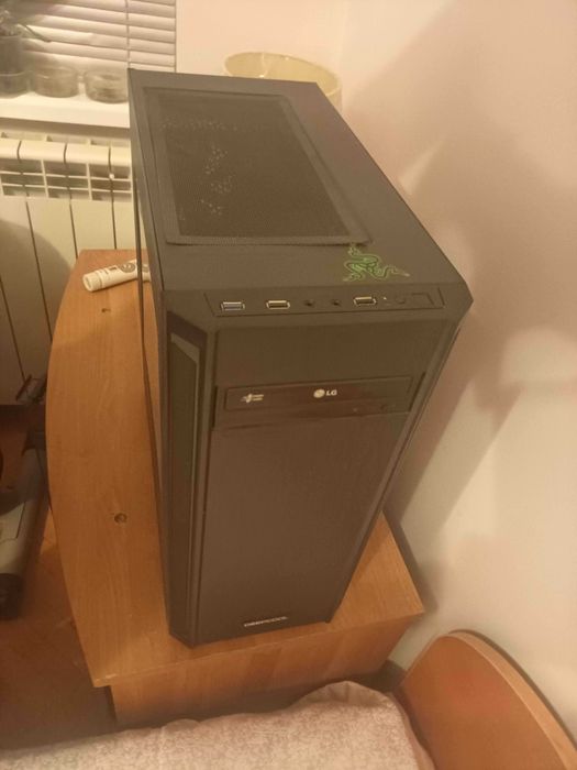 Продавам компютър