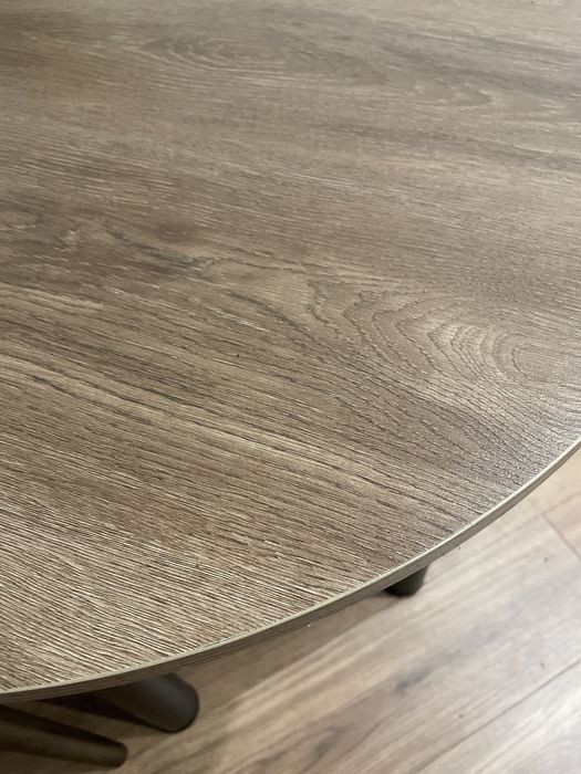 Стол обеденный размером 70х 70