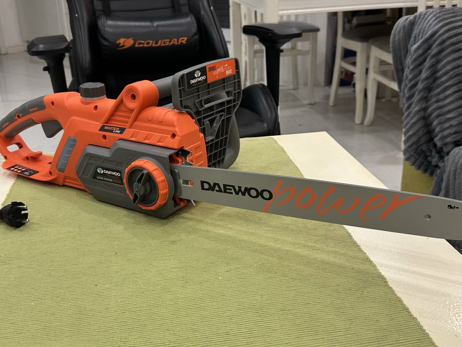 Daewoo DCS2216E Electric Chainsaw (електрически верижен трион)