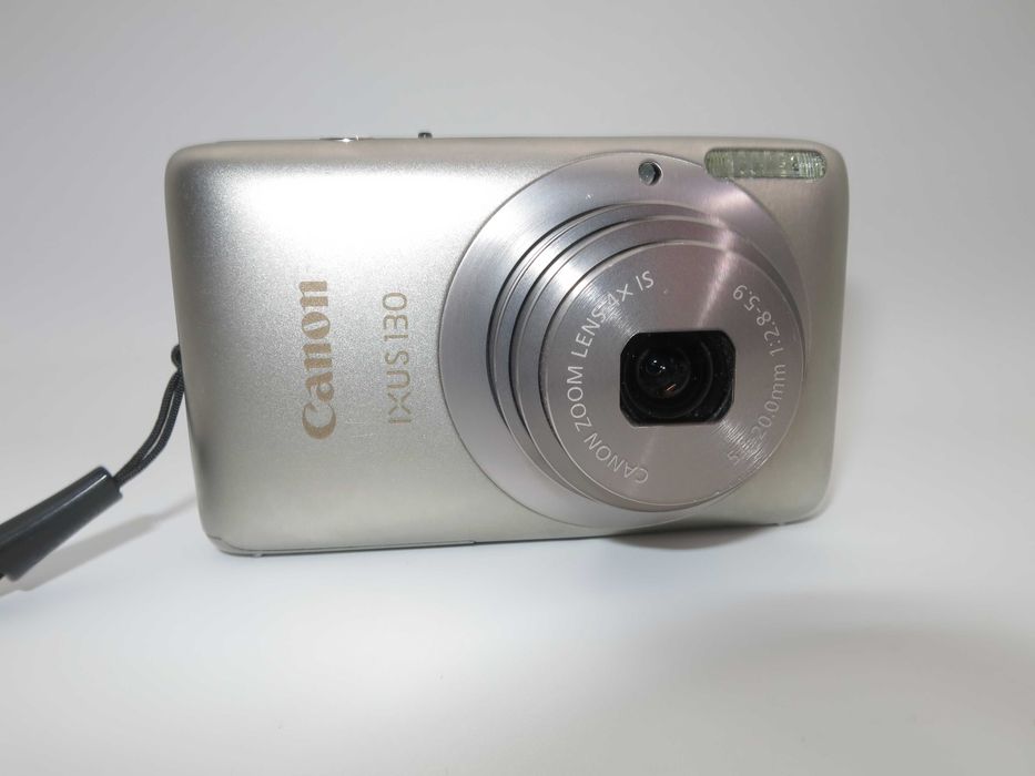 Canon IXUS 130 ултра компактен цифров фотоапарат, дигитална камера в сребърен цвят, 14MP, отлично състояние, пълен комплект, работи перфектно!