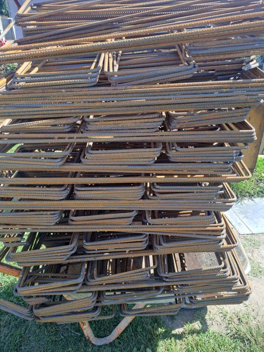 Producem si comercializam toata gama de ETRIERI din fier beton pentru