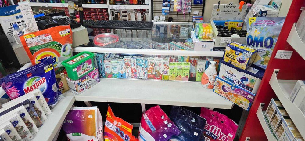 Стелажи и оборудване за магазин