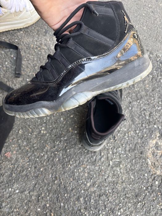 adidasi j11 cap & gown