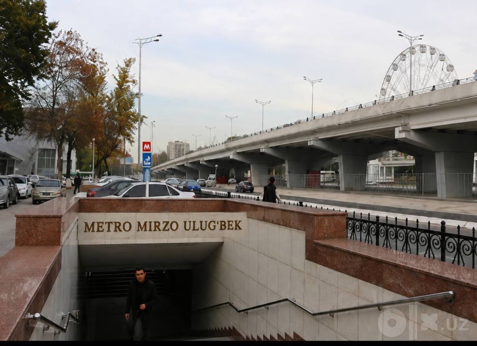 1 xona mirzo ulugʻbek metro srochna sotiladi.