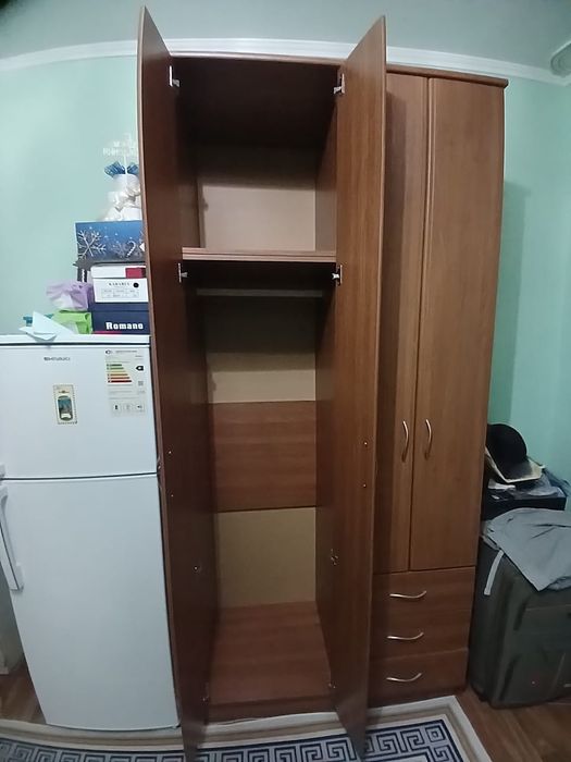 Шкаф б/у дерево ольха темная