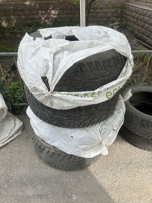 Продам комплект резины 17 зима