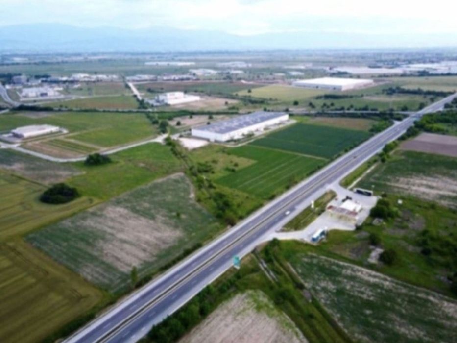 Промишлен парцел 20 декара сменен статут до магистрала Тракия