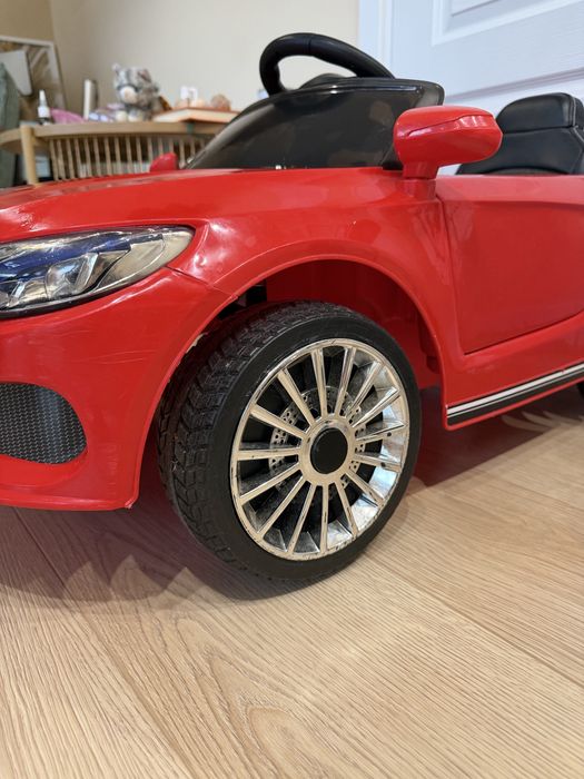 Детска електрическа кола на акумулатор