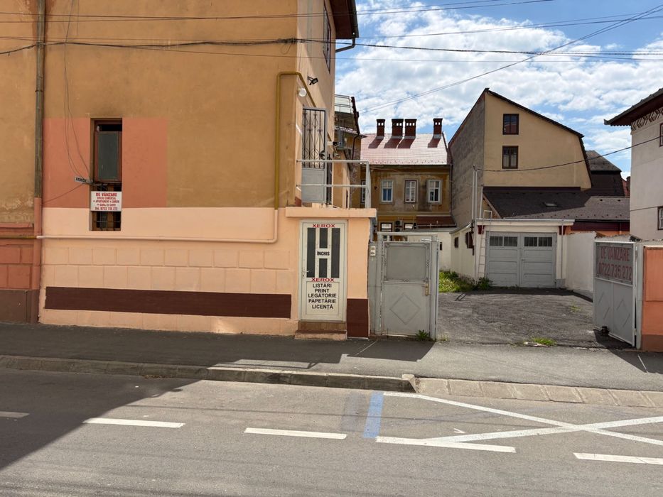 Casa cu spatiu comercial ,  garaj, str. dr. I. Ratiu-facultate ULB