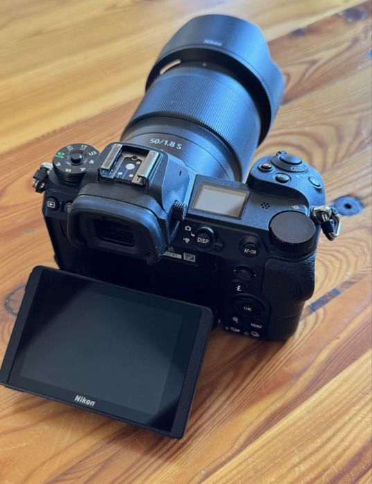 Kit Nikon Z6 (Full Frame) + Obiectiv 50mm f/1.8 S + Încărcător + Card 64GB