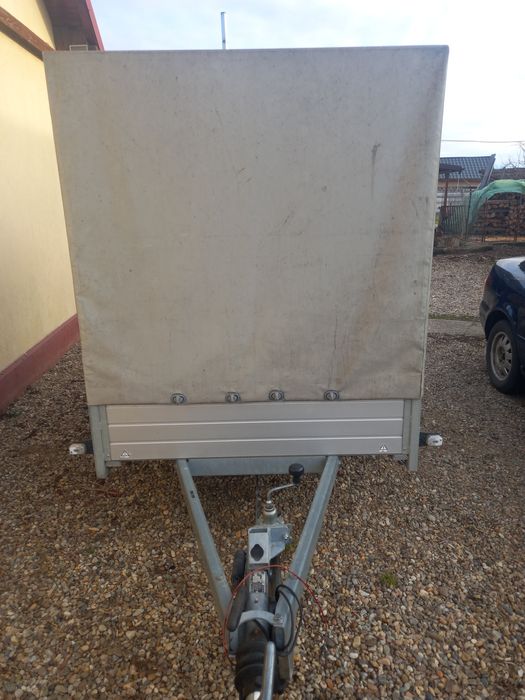 Vând remorca saris cu sistem de franare