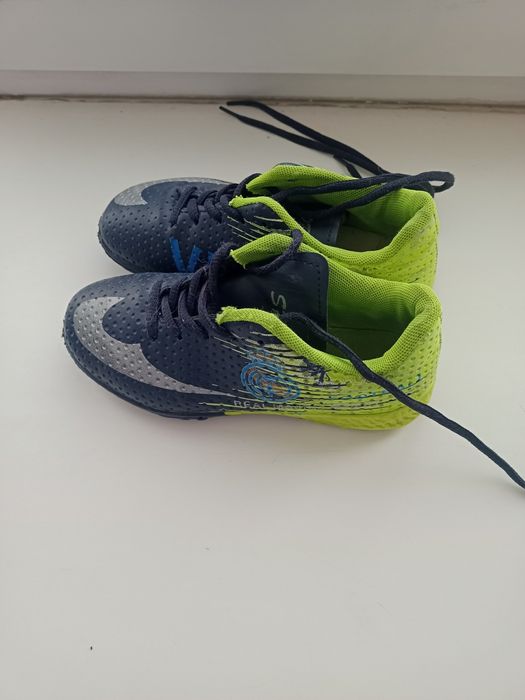 Бутсы футбольные