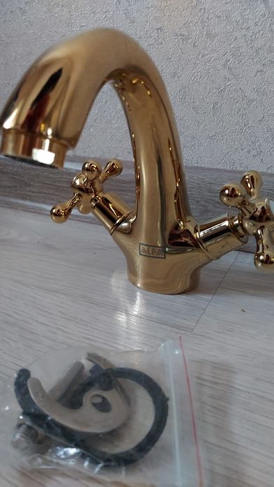 Смесители разные для ванны и кухни