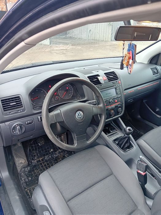 Vând Volkswagen Golf  V