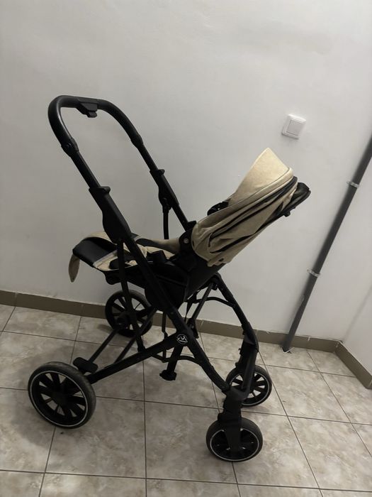 Продам прогулочную коляску