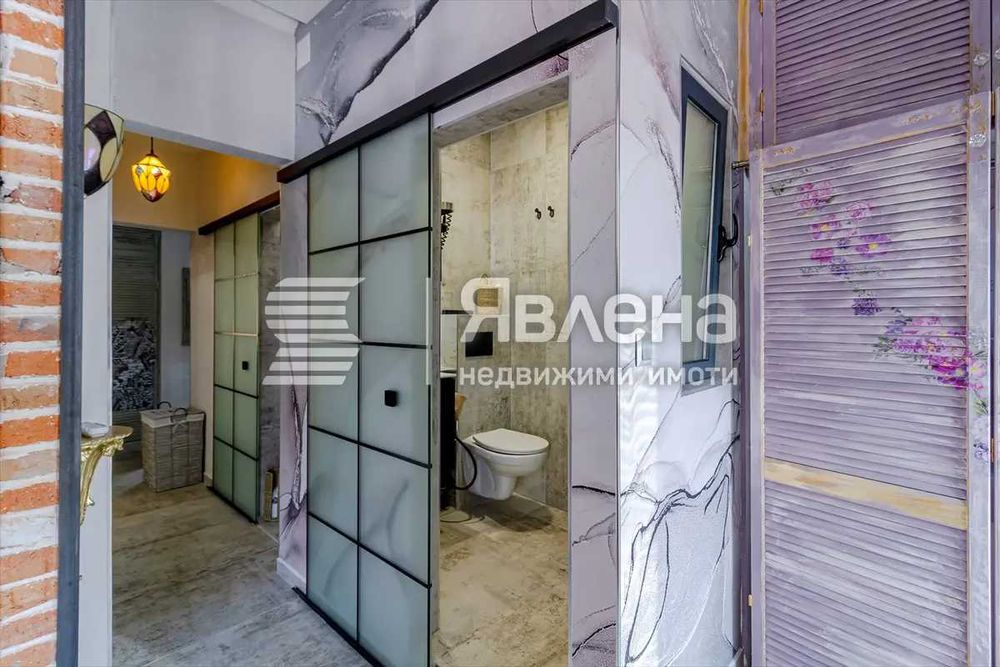 Продава се Двустаен апартамент в София, Център - 64 кв.м за 2351 €/кв.м - Снимка #2