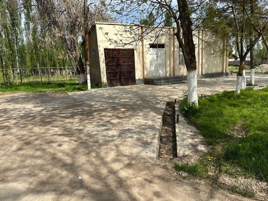 Noturar bino Yuqori Chirchiq Nurli yo‘lda