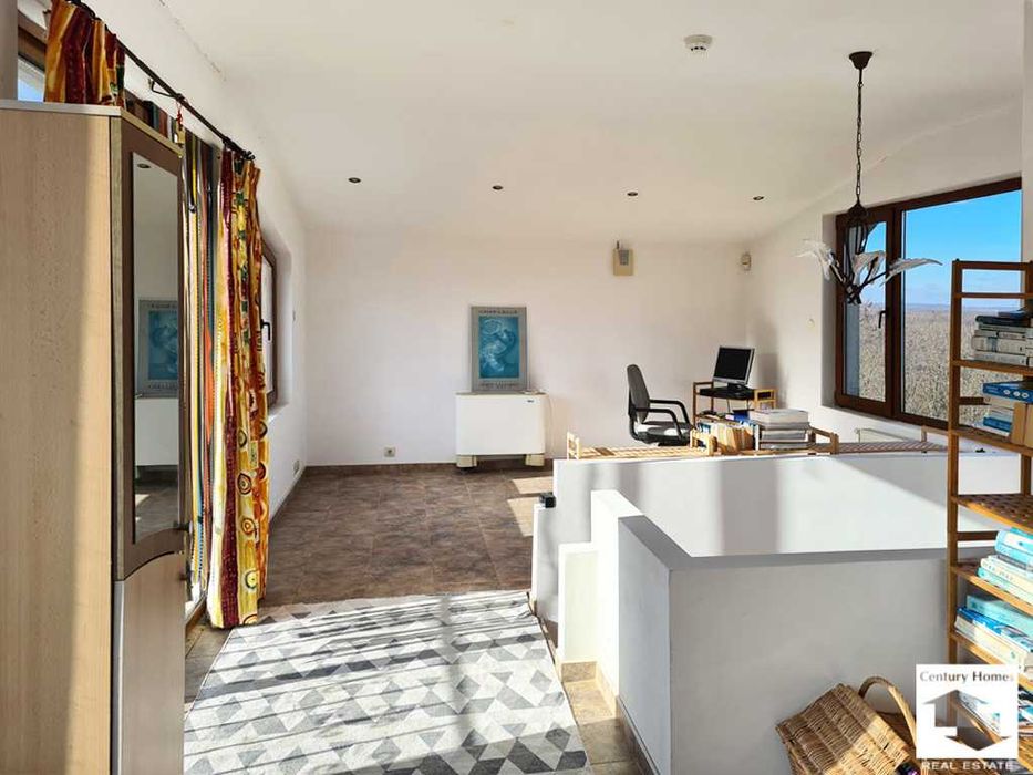 155075 Масивна къща с просторен двор в с. Любенци