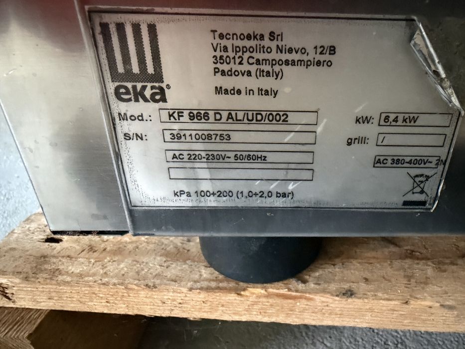 Cuptor electric gastro - convectomat EKA Italia – 4 tavi x GN 1/1, digital, cu umidificare -380V - 6.4 KW