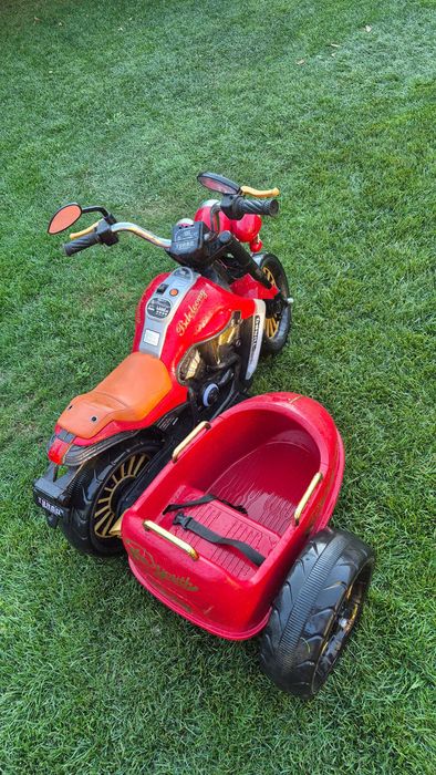 Motocicleta electrica cu atas copii