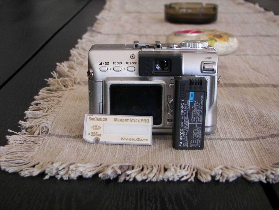 Sony DSC-V1 aparat foto digital