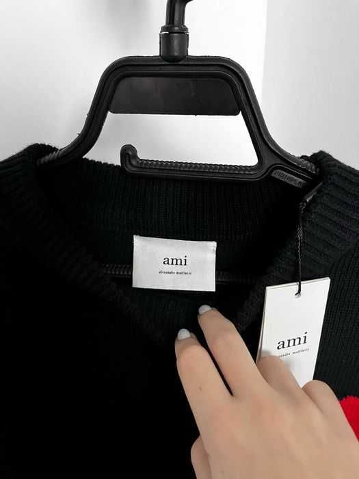 Бял, черен и сив пуловер AMI