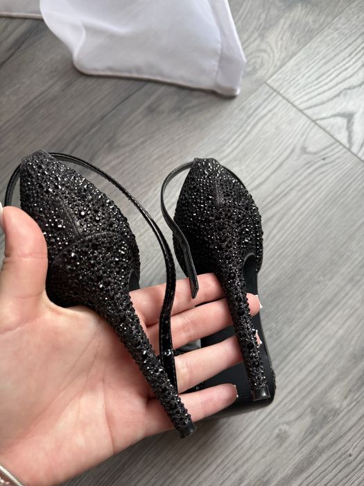 Sandale negre cu pietre marimea 36
