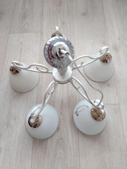 Продаётся люстра