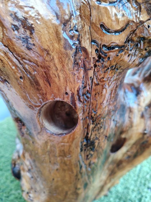 Ръчно изработена дървена поставка за бутилки