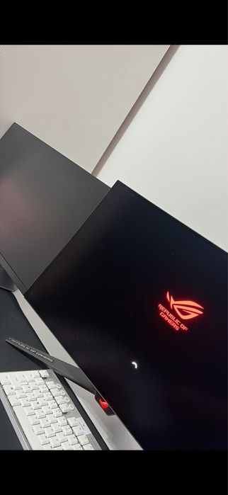 ASUS ROG  OLED pg27aqdm 240hz