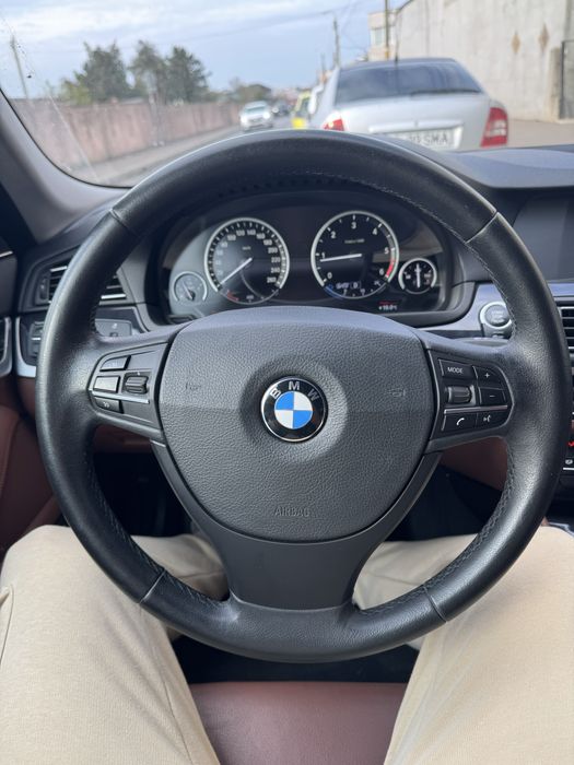 Volan imbracat in piele, stare originala BMW F10/F11 + airbag OEM