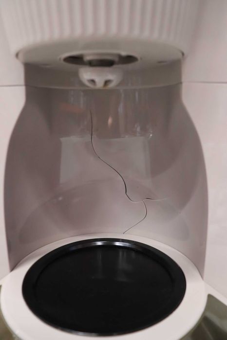 Шварц кафемашина Russell Hobbs, Brontë Stone, 1.25л, 1100W, технология WhirlTech, поддържане на топлината, стъклена кана, лек ДЕФЕКТ