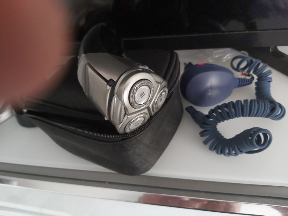 Електрическа самобръсначка Philips Aquagenic Sensotec 8000 series