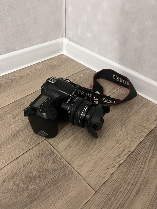 Профессиональный фотоаппарат