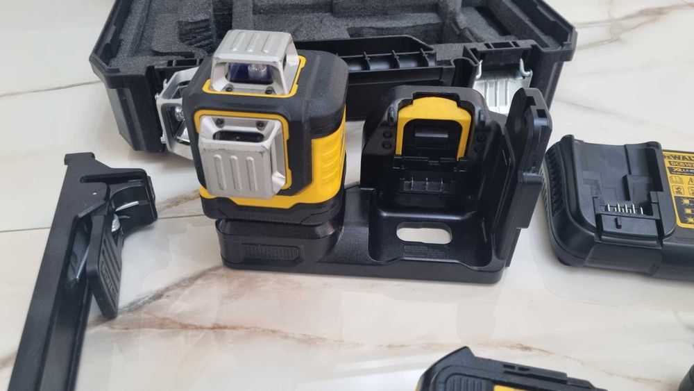 Laser Dewalt 3D  raza verde