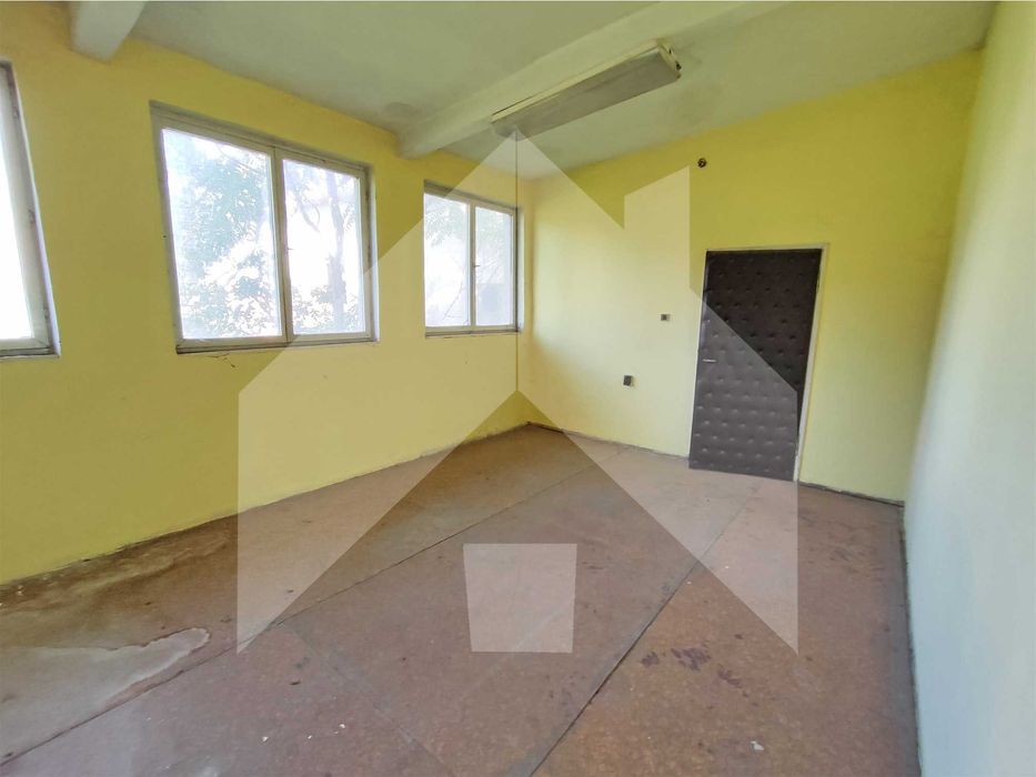 Продава ПРОИЗВОДСТВЕНО складова БАЗА - завод 4,5 ДКА в гр. Нови пазар.