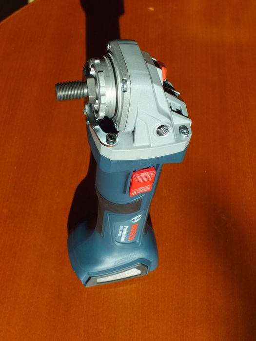 чисто нов-Bosch Professional- 18V ъглошлайф (флекс, ракета) в гаранция