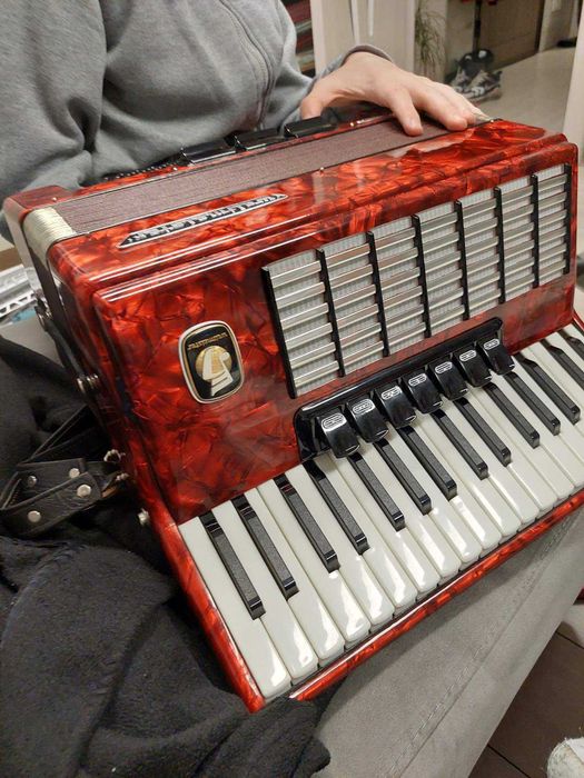 Акордеон Weltmeister Stella 80 bass. НОВ!!