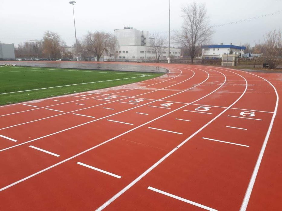 Бесшовное резиновое покрытие беговый дорожки  резина копламаси