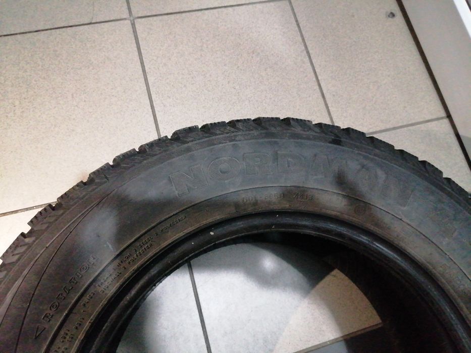 Продам зимнюю резину.