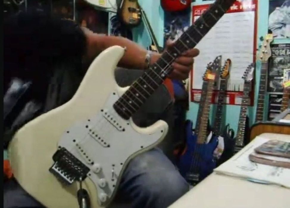 Fender strat floyd rous made in korea.