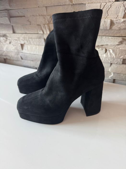 Боти на висок ток