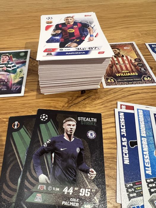 Продавам карти match attax extra и лимитирана карта