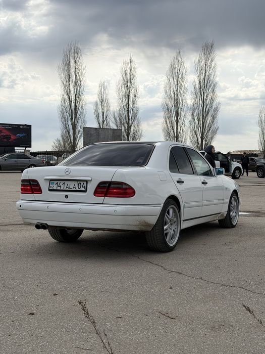 Mercedes Benz E240 W210