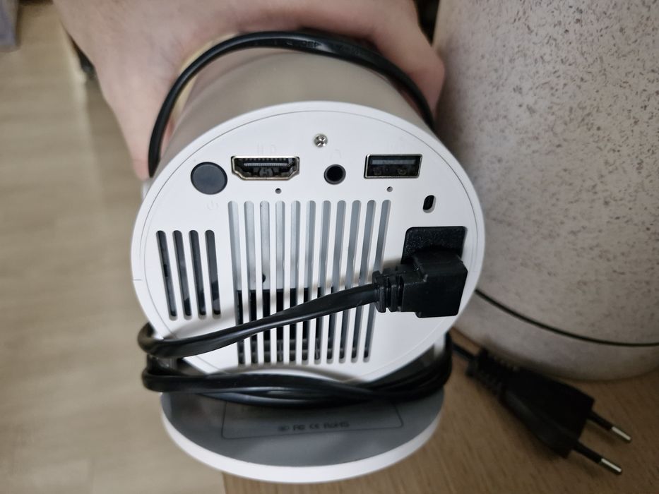 Продам маленький проектор