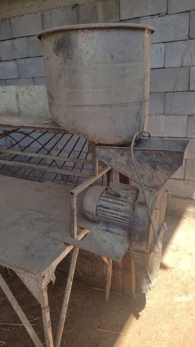 Продам дробилку для зерна