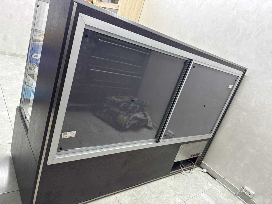 Холодильник витрина "Ферарри" 2000