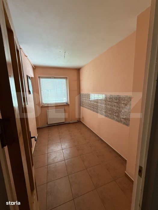 Apartament cu 3 camere, decomandat, zona George Enescu