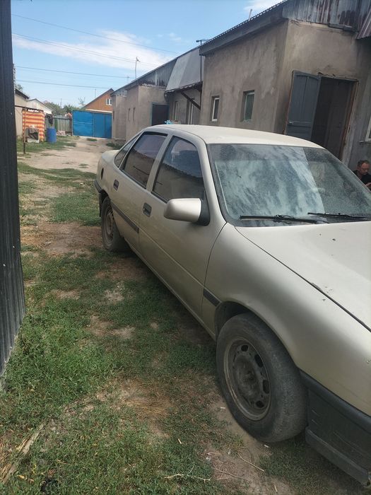 Продам машину опель на запчасти